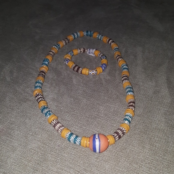 Custom made beaded necklace and bracelet - Picture 1 of 3